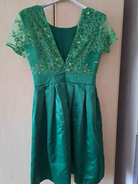 Šaty s kabelkou, 36