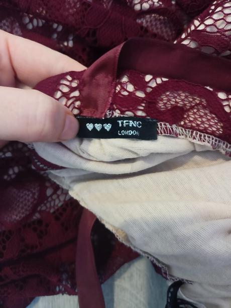 Krásne čipkované šaty, m