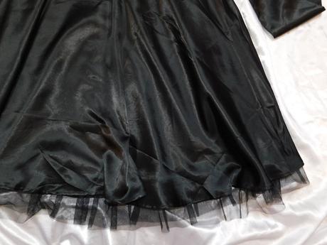 Kvalitne velmi pekne saty na slavnost, 38