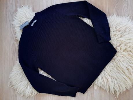 Vrubkovaný sveter, tu,m