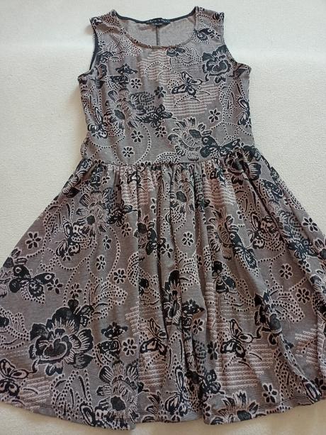 Šaty so vzorom, l