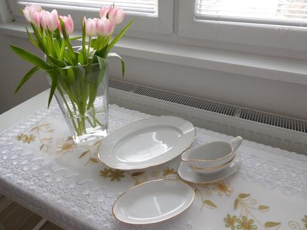 Čechoslovákia značený porcelán taniere+omáčkovník., 