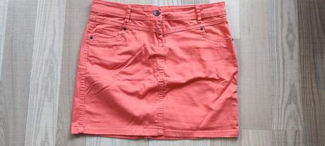 Mini sukňa, 42