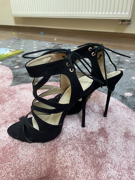 Čierne vysoké ihličkové sandálky, 37