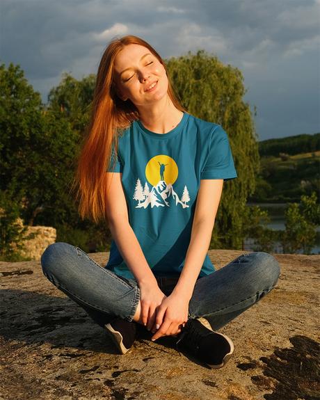Dámske tričko - turistka na vrchole hory, l - xxl
