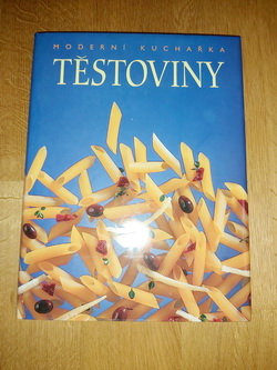 Moderná veľká kuchárska kniha o cestovinách,