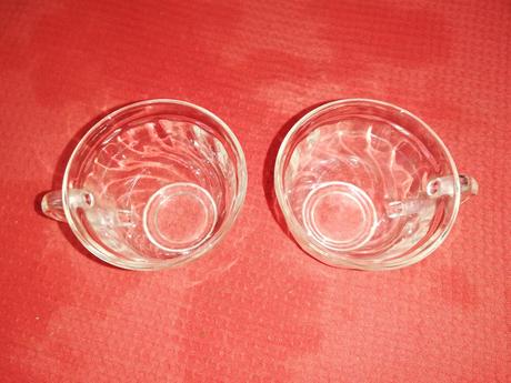 Staré sklenené šálky, 