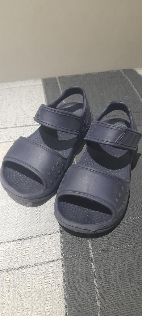 Gumené sandále, 28