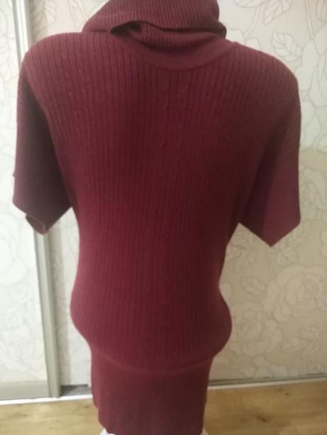 Fialová vesta, či šaty., l