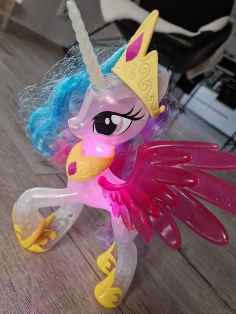 Jednorožec svietiaci, 