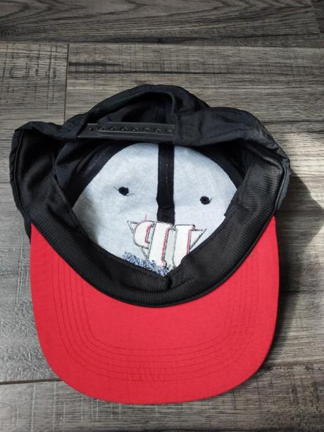 Šuštiaková šiltovka aj do dažďa, m