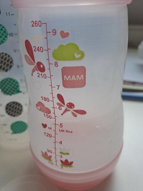 Dojčenské fľašky, mam