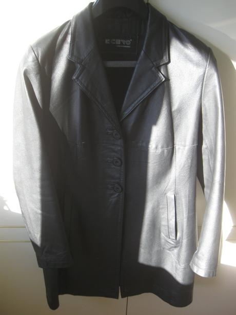 Koženný kabát, 44