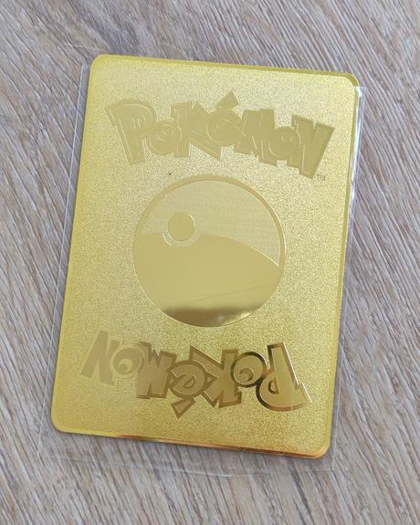 Kovová pokémon karta,