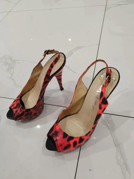 Lodičky na podpätku, 37