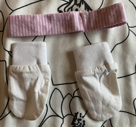 Čiapky 2ks + rukavičky + čelenka - 4ks, 56