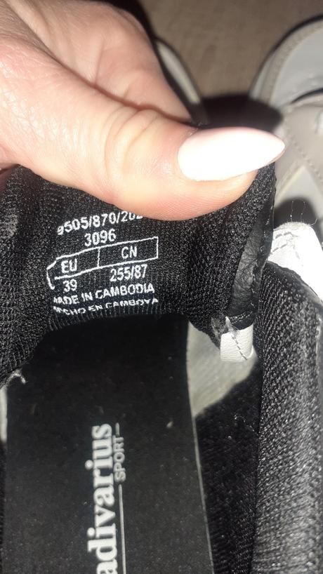 Krasne boty, stradivarius,39