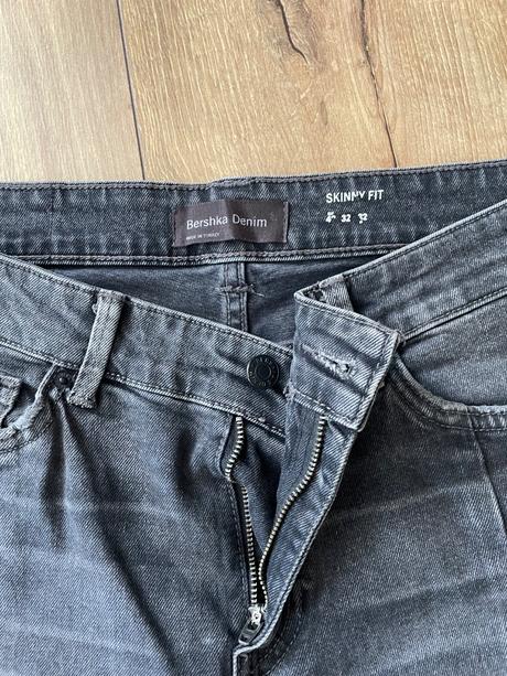 Šedé roztrhane rifle, bershka,32