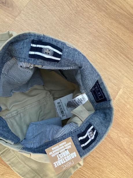 Béžové kraťasy, next,110