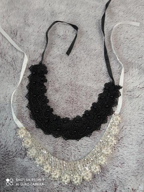 Ozdobný náhrdelník na viazanie,