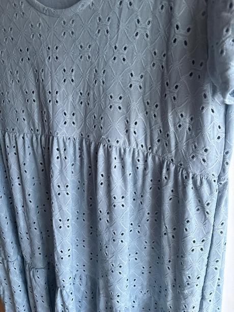 Madeirové šaty, 44