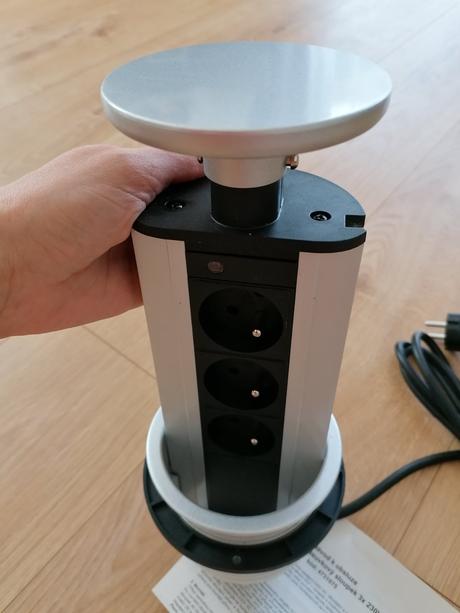 Vstavaná vysúvacia zastrcka, 