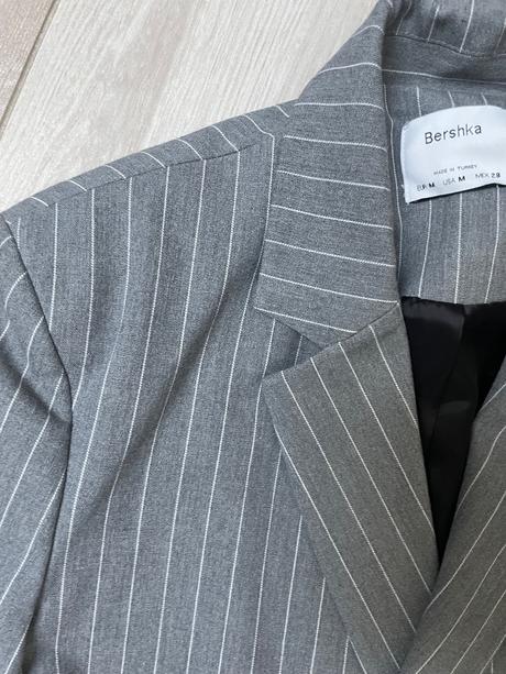 Krátky kostým, bershka,m