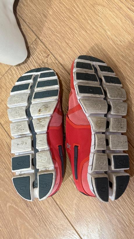 On cloud tenisky, 37