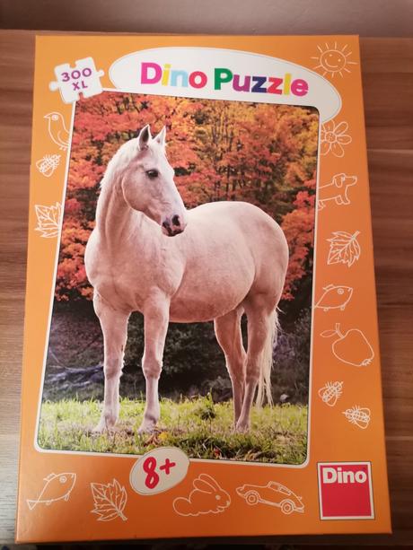 Puzzle kone  300 dielikov, 