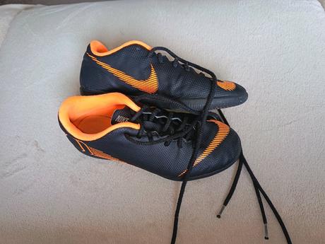 Tenisky halovky, nike,32