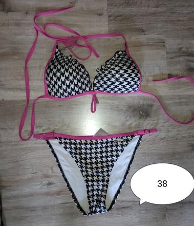 Bikiny, 38