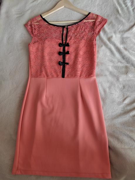 Šaty s jemnou čipkou, m