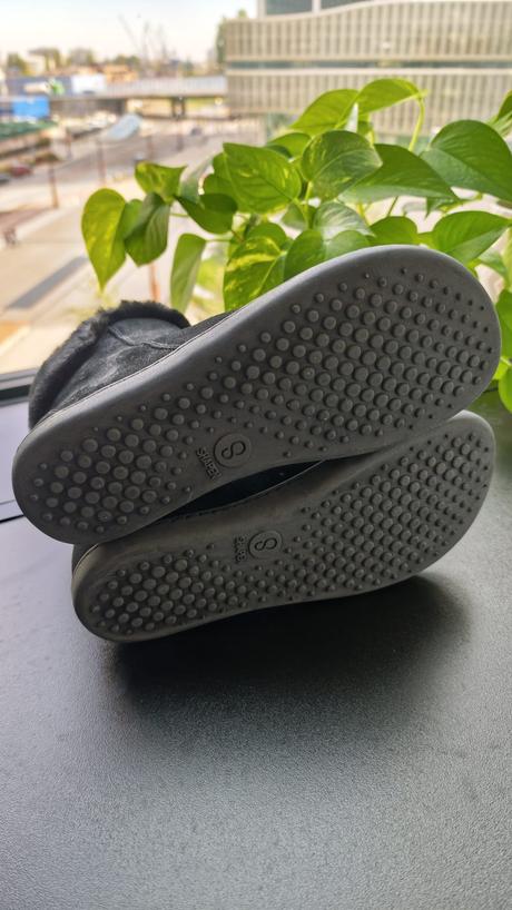Shapen barefoot fluffy black čižmy, veľkosť 38, 38
