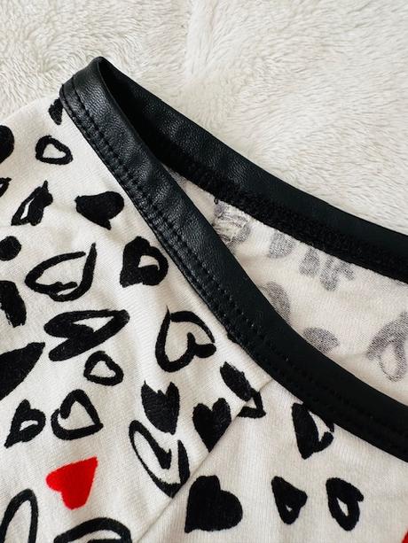 Tričko so srdiečkami zn. magenta, m