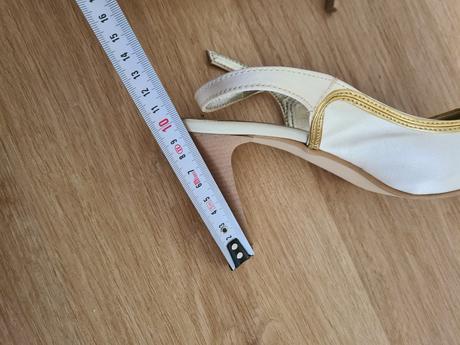 Topanky na opätku, 38