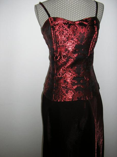 1290. spoloč. šaty, m