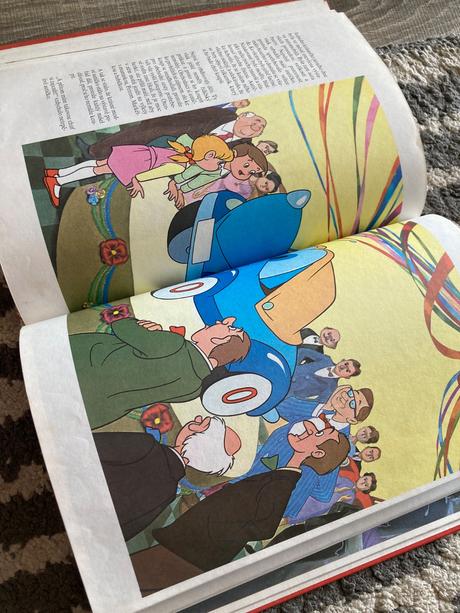 Walt disney alenka v kraji divů. autíčko modrásek, 