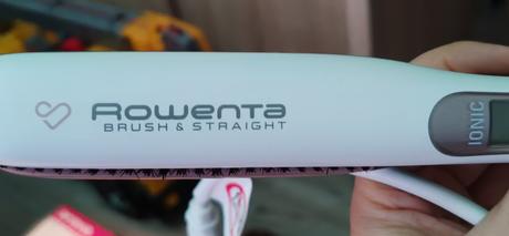 Žehlička na vlasy rowenta beauty brush&straight sf,