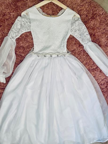 Šaty na prijímanie, 140