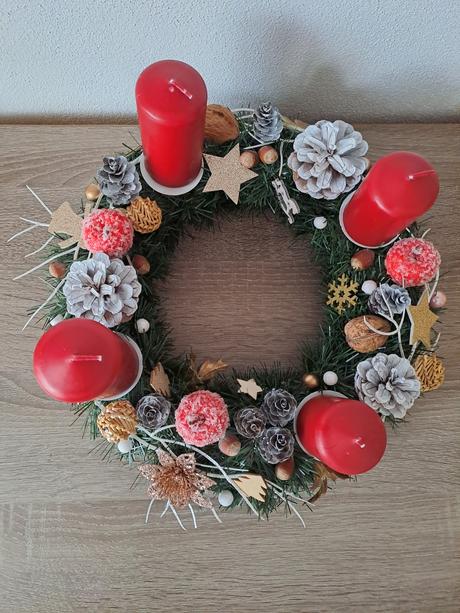 Adventný venček prírodno červený, 