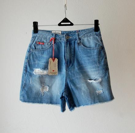 Štýlové destroyed šortky, lee cooper,xs