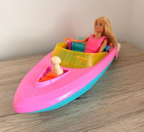 Barbie komplet sada ružový motorový čln s bábiko, 