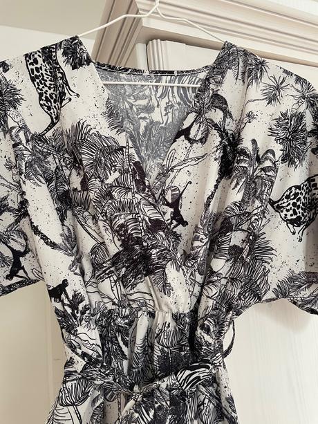 Krasne lahucke saty a la dior na leto kvalitne, s