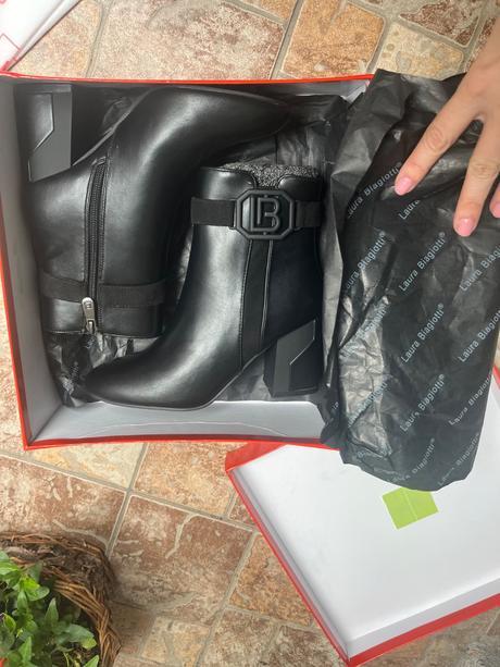 Nové členkové čižmy laura biagiotti, 36