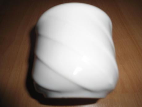 Biely maly kvetinac, 