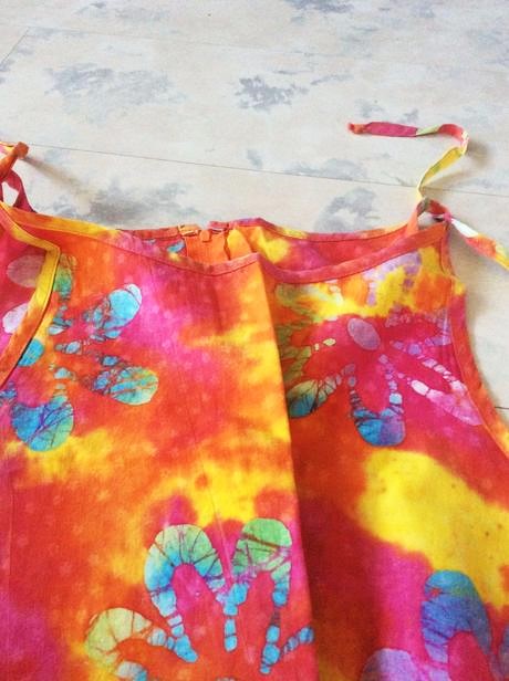 Batikované šaty, l