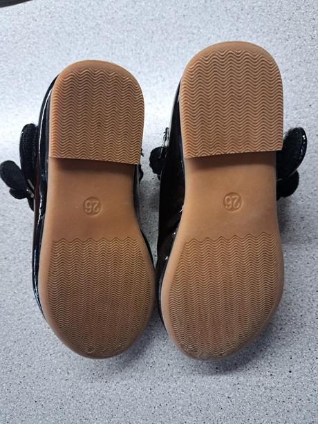 Dievčenské lakovky, 26