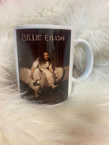 Hrnček- billie eilish, 