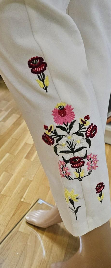 Nohavice s vyšívanými kvetmi, orsay,34