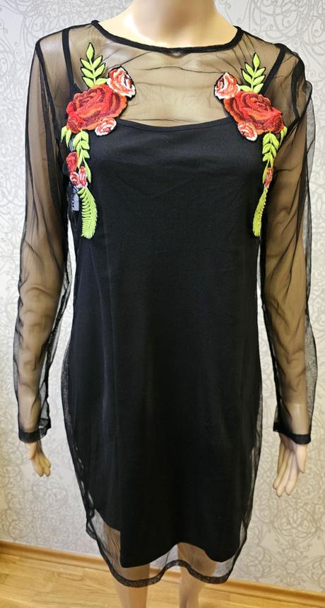 Šaty s vyšívanou aplikáciou, 38